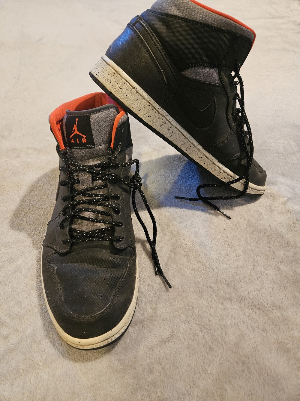 Air Jordan 1 Mid – Black/Gray/Red – Men’s